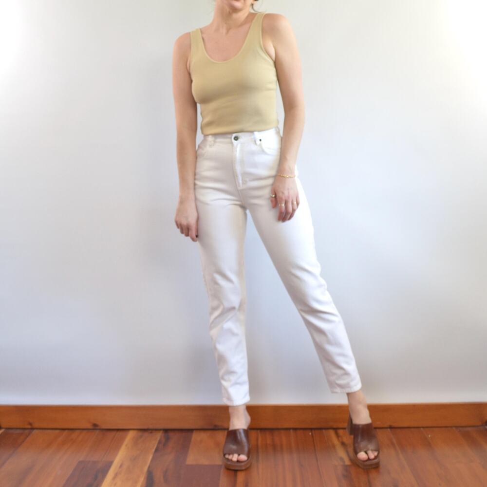 27 x 30 white high waisted tapered liz claiborne denim